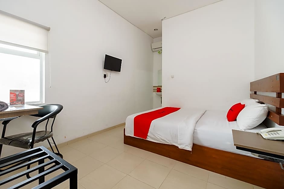 RedDoorz  Syariah near Jembatan Siti Nurbaya Padang