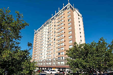 Sandman Signature Mississauga Hotel