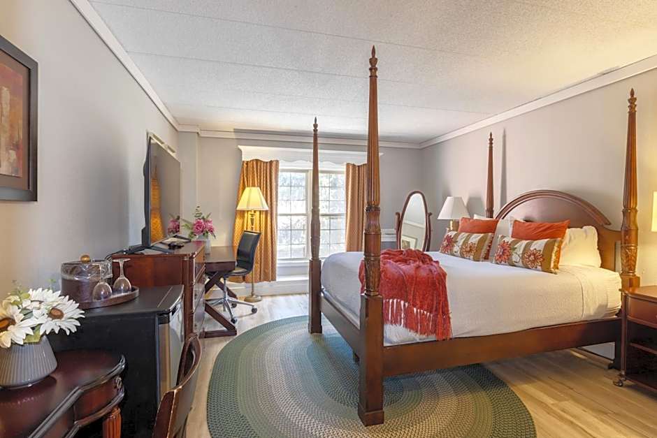 Photo 1 of 19 of Executive 1 Queen Bed