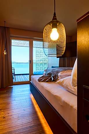 Double Room with Balcony and Lake View