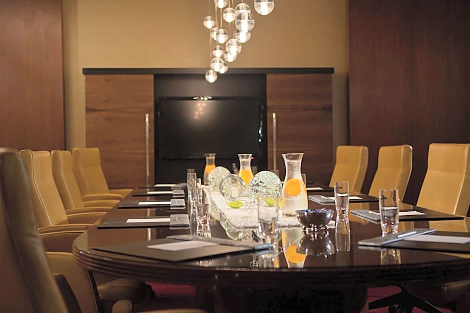 Renaissance by Marriott Newark Airport Hotel