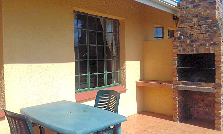 Thaba Tsweni Lodge & Safaris