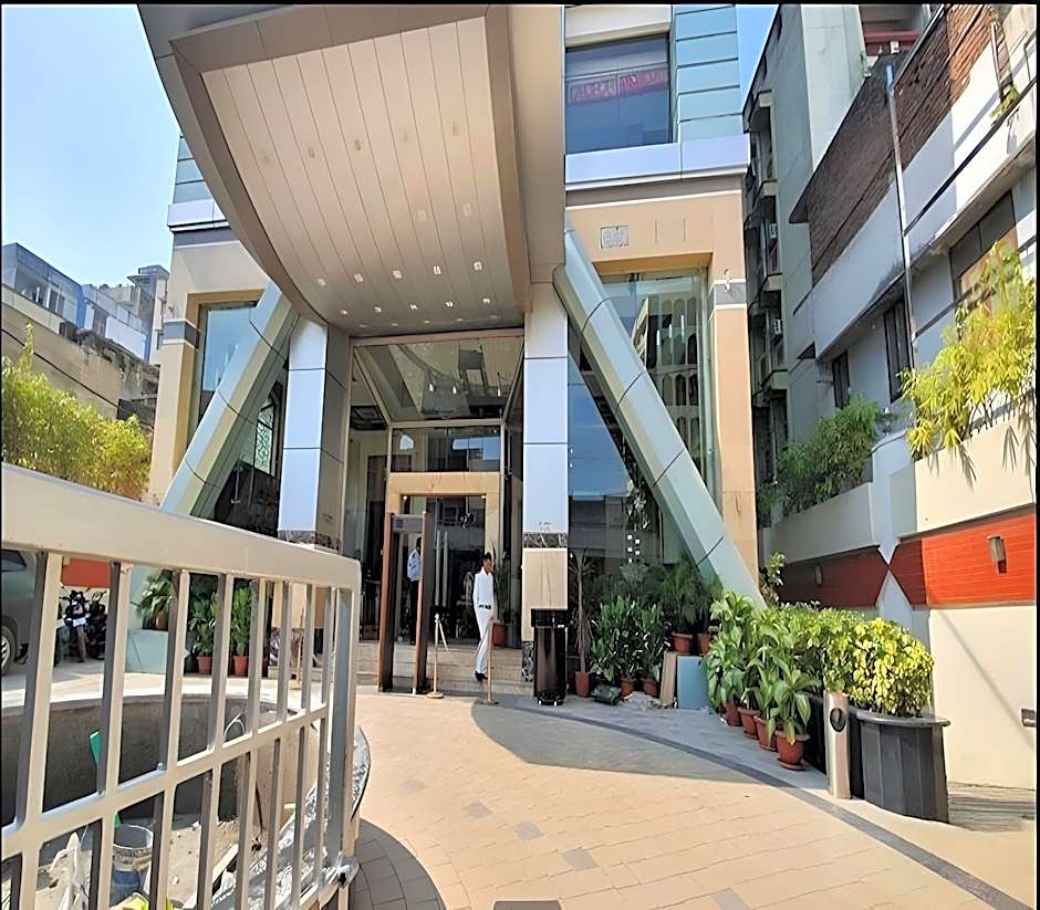 Hotel Gargee Grand