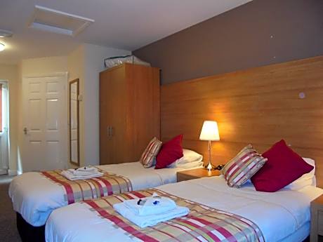 Double or Twin-Comfort-Ensuite with Shower-Garden View