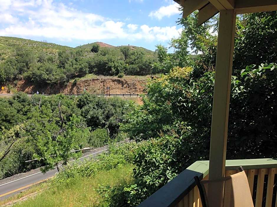 Priest Station Cafe & Cabins