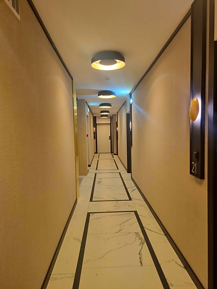 Metropolis Old Town Apartments