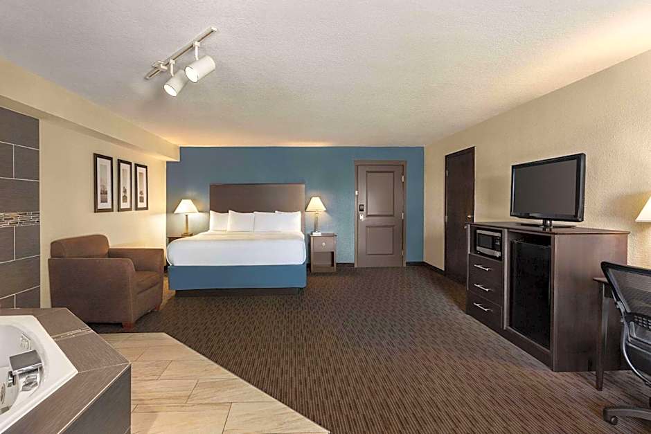 AmericInn by Wyndham La Crosse Riverfront-Conference Center