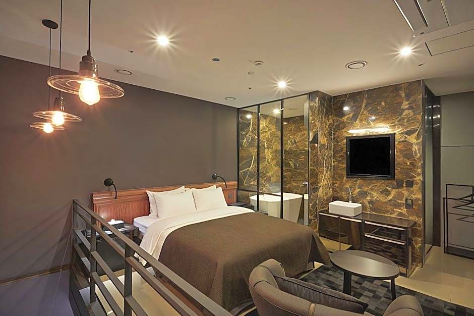 Hotel The May