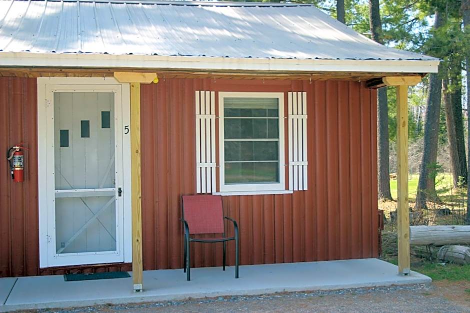 Two Rivers Motel and Cabins of Kenton, MI