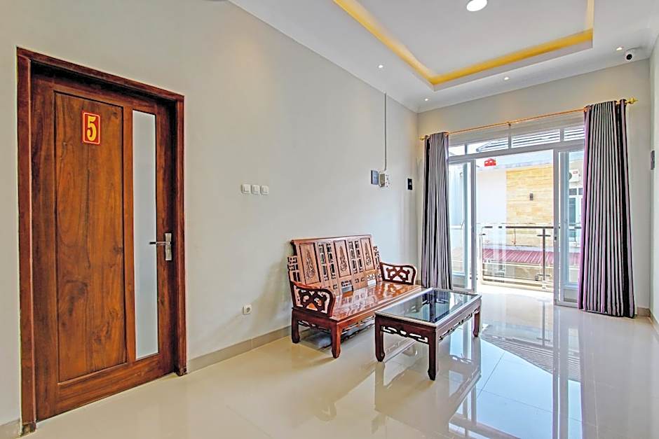 OYO 92879 Imperial Inn