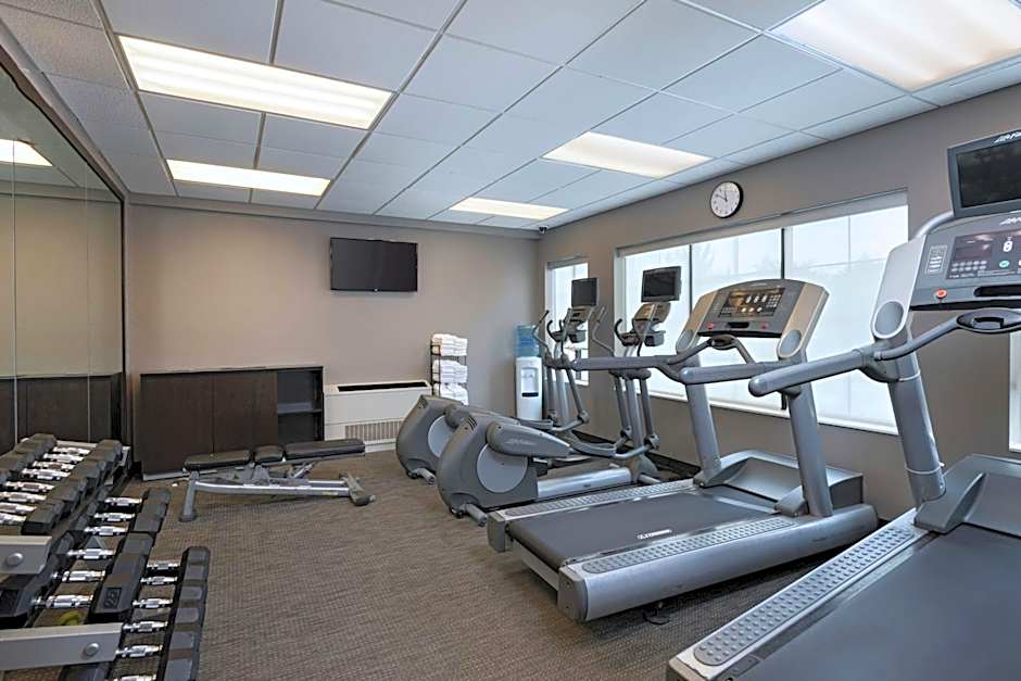 Courtyard by Marriott Omaha Aksarben Village