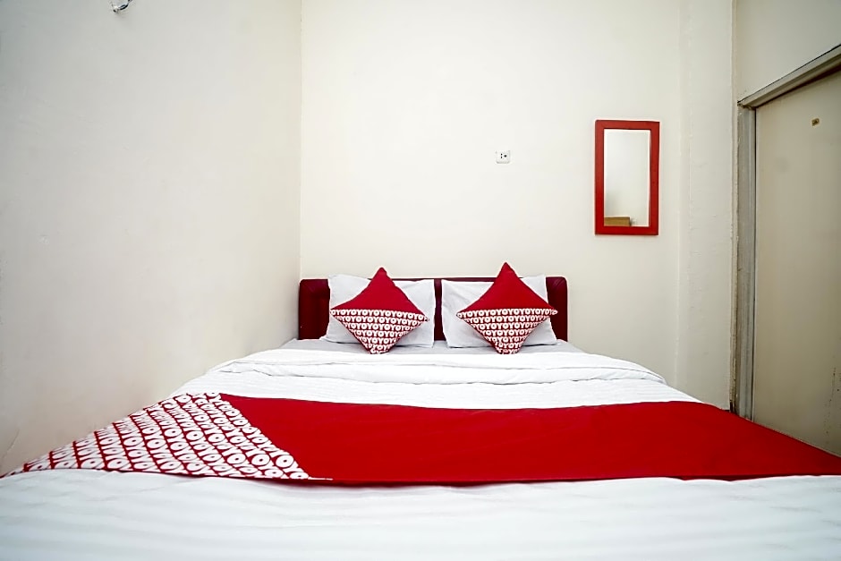 OYO 448 Hotel Central