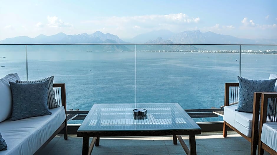 Photo 1 of 9 of Standard, Sea View
