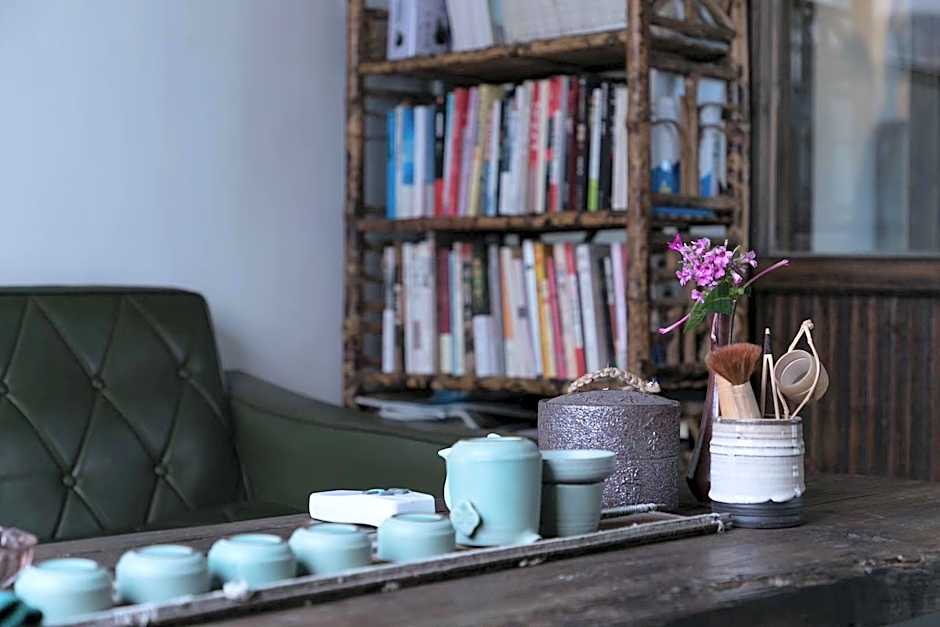 Show Year Reminiscence Hotel