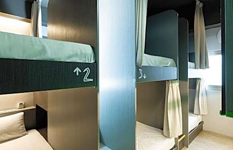 Single Bed in Mixed Dormitory Room