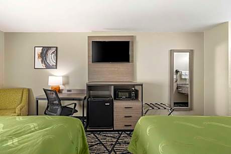 2 Double Beds, Smoking