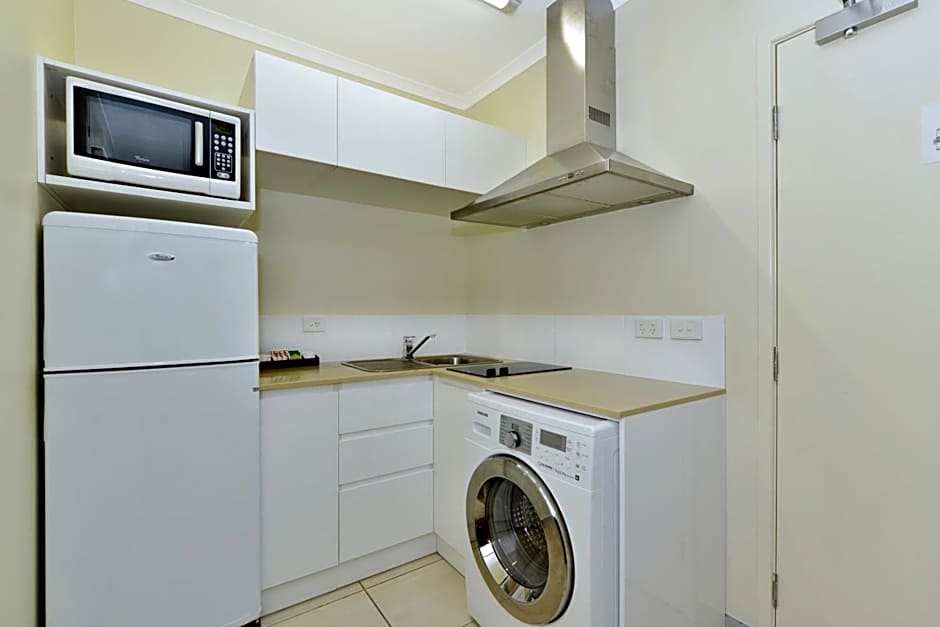 Cairns Queenslander Hotel & Apartments