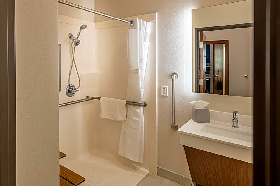 Holiday Inn Express & Suites N Waco Area - West By IHG