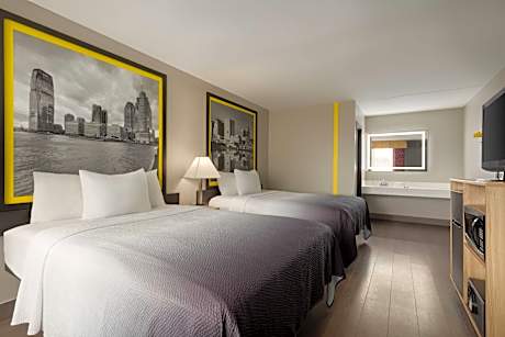 2 Double Bed Mobility Accessible Room Bathtub W/ Grab Bars Non-Smoking