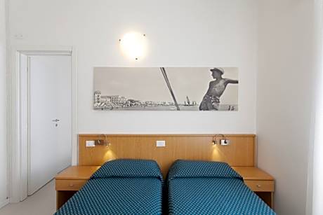 Family Room (2 Adults + 2 Children)