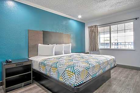 1 King Bed | Mobil Acc RI Shwr Suite Nsmk