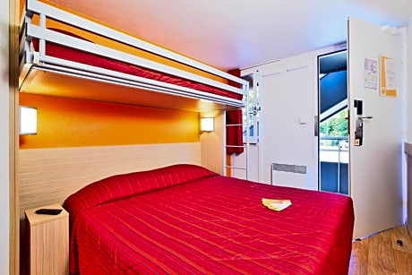 Triple Room (1 Double Bed + 1 Single Bed)