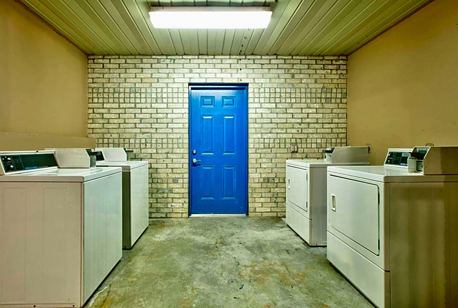 Super 8 by Wyndham Victoria TX