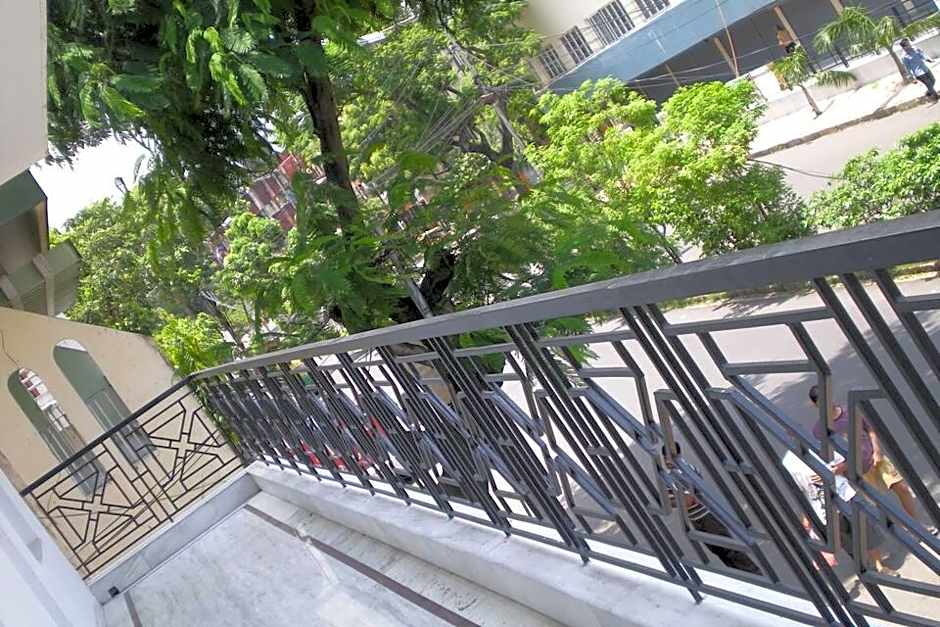 Falcon Guest House – Calcutta, LA