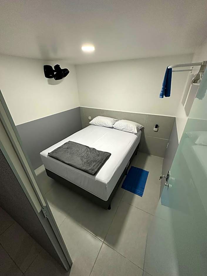 Quarto privativo com banheiro compartilhado em Pousada recém construída,a 500mts do pátio do forró