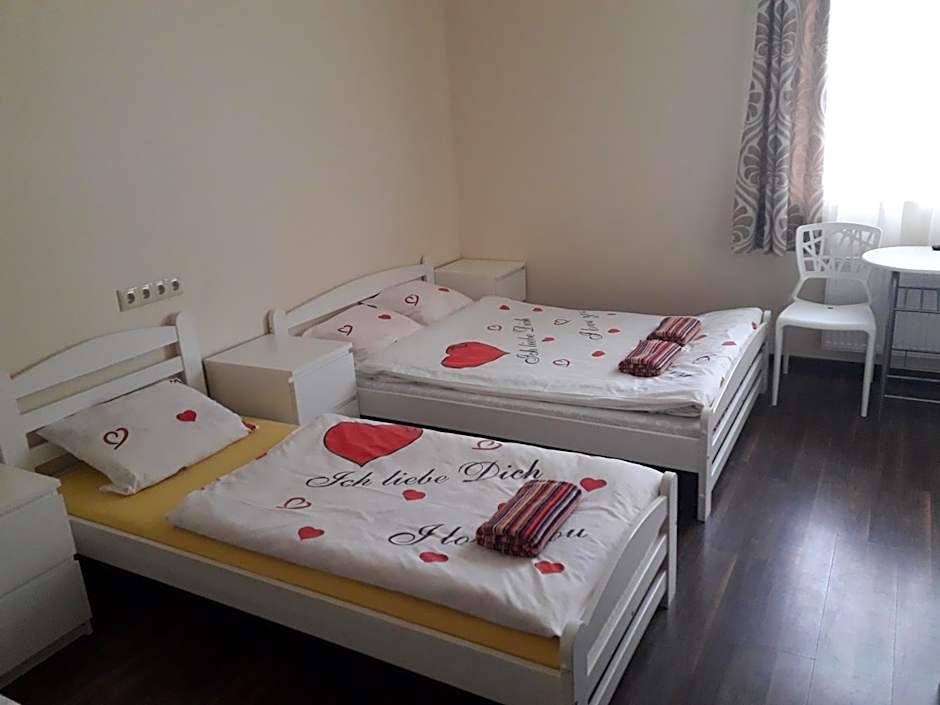 Happy Hotel