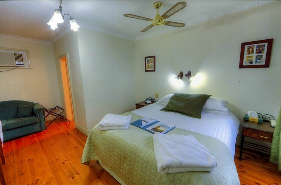 The Lodge Outback Motel