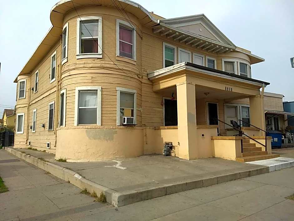 Pads on Pasadena Ave