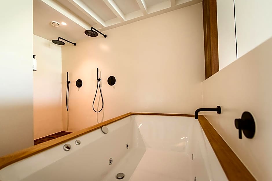 Van Heeckeren Apartments & Suites Nes