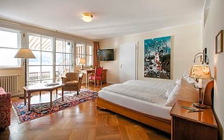 Junior Suite with Terrace and Lake View