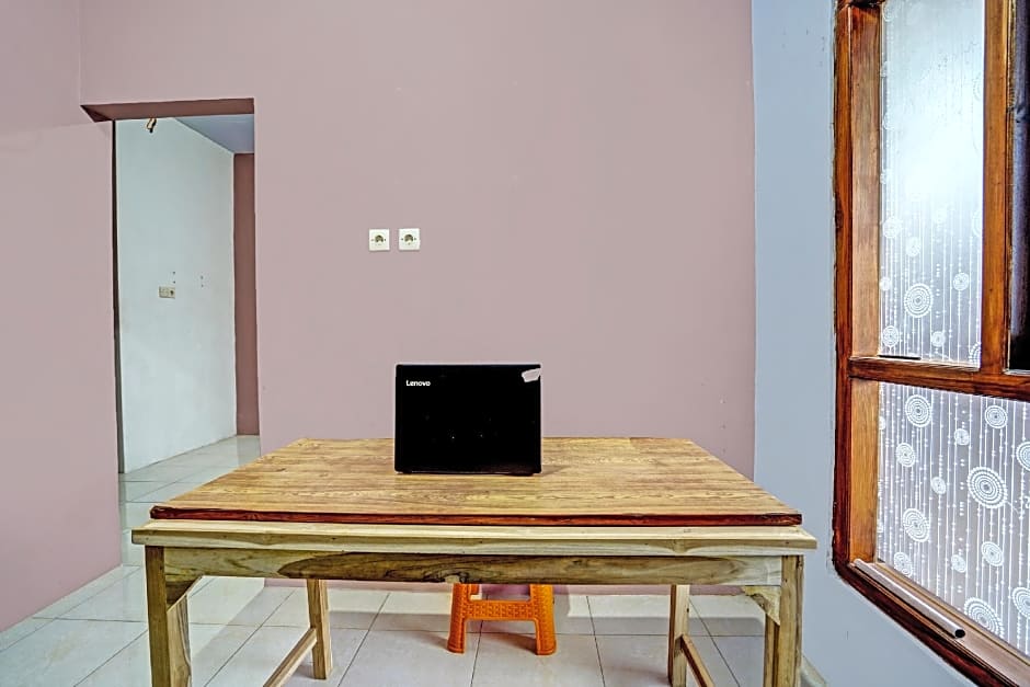 Hotel O Sobat Ijen HomestayNearSungai Prengsengan