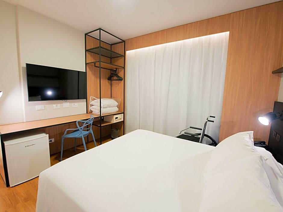 Ibis Curitiba Shopping