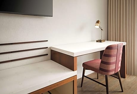 Queen Room with Two Queen Beds - Hearing Access