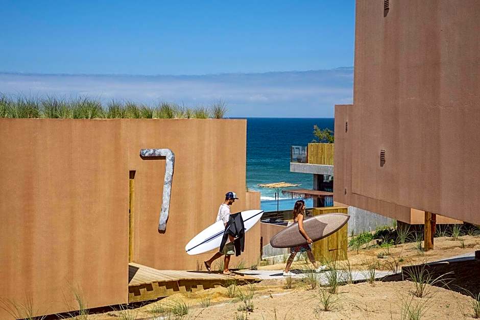 Noah Surf House Portugal
