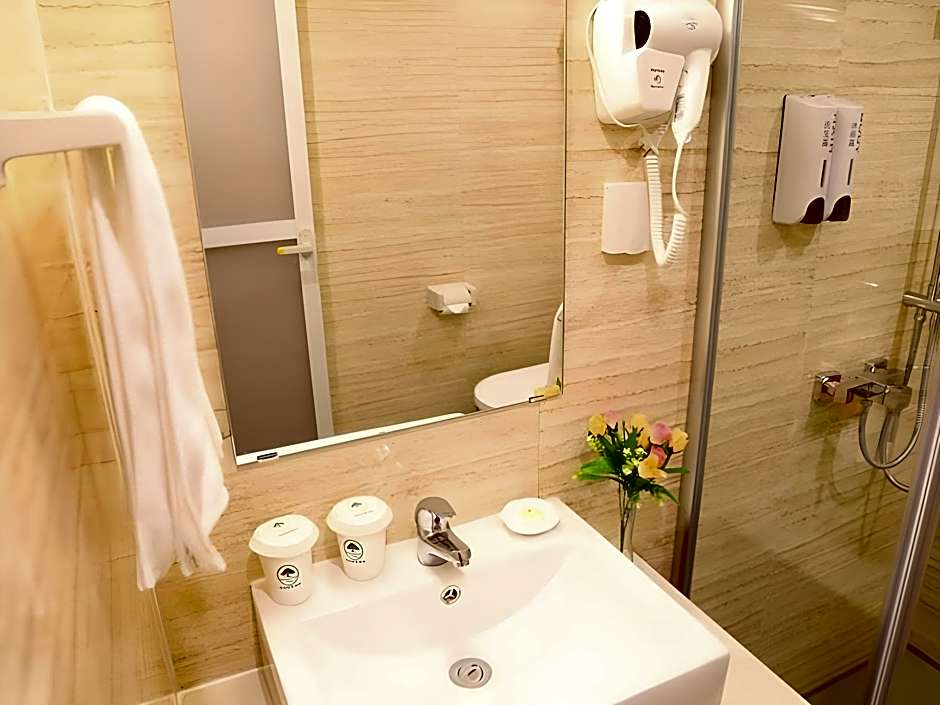 GreenTree Inn JiangSu DingShu Twon JieFang(E) Road Express Hotel