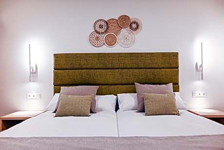 BUNGALOW SUPERIOR 2 ADULTS + 2 CHILDREN (0-6+0-6yrs)