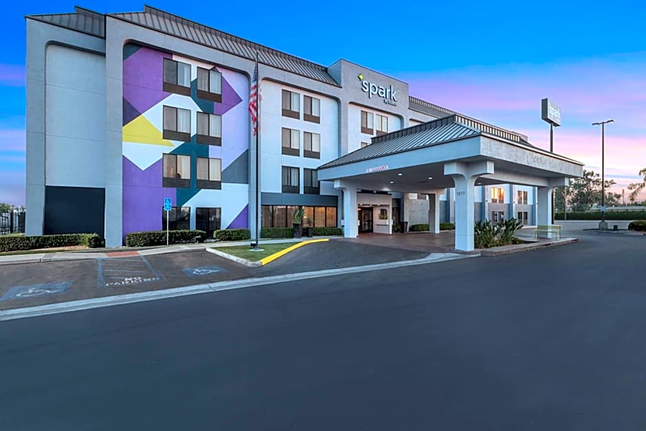 Spark by Hilton Bakersfield Central