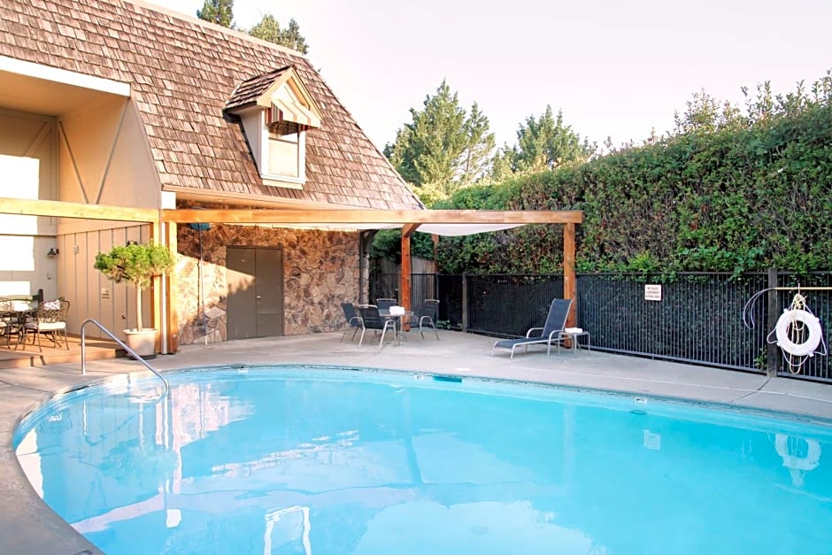 Riverside Inn