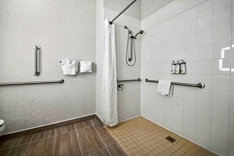 Holiday Inn Express Palestine By IHG