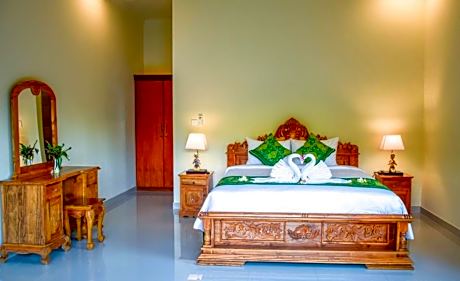 Studio with Garden View