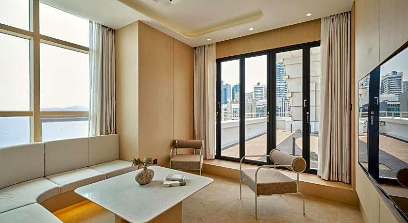 UH SUITE THE HAEUNDAE