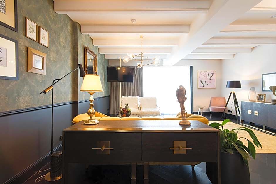  Skylark, Aluma Hotel & Resort