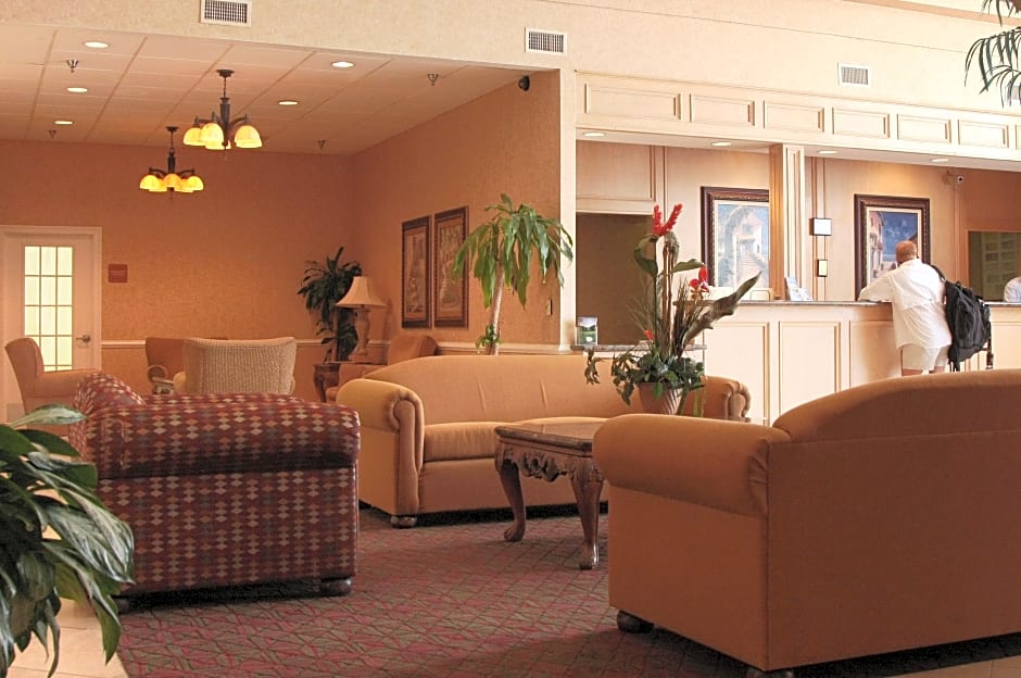 Clarion Inn & Suites Central Clearwater Beach