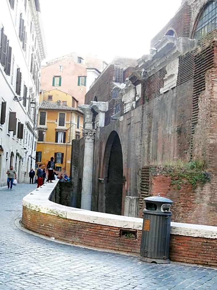 Bye Bye Roma Pantheon Suite