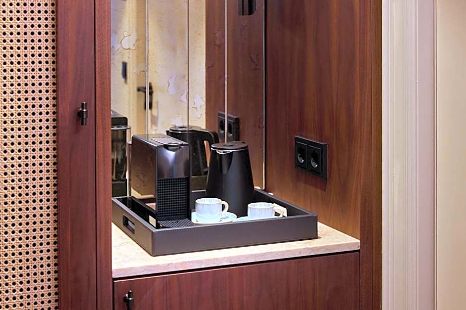 Duo Hotel Lisbon, Curio Collection by Hilton