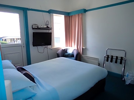 Queen Room with Sea View C